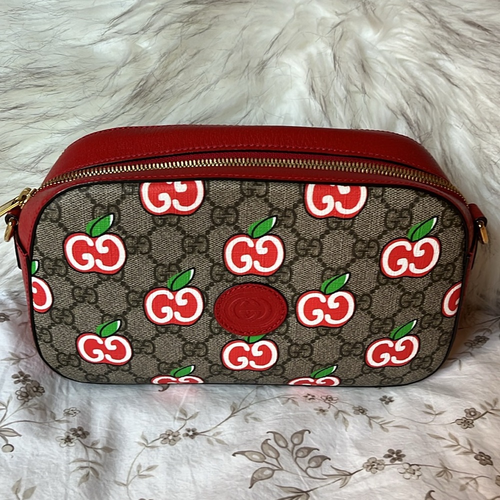 SOLD GUCCI Supreme, Crossbody, like new retails $2500 - Picture 2 of 9